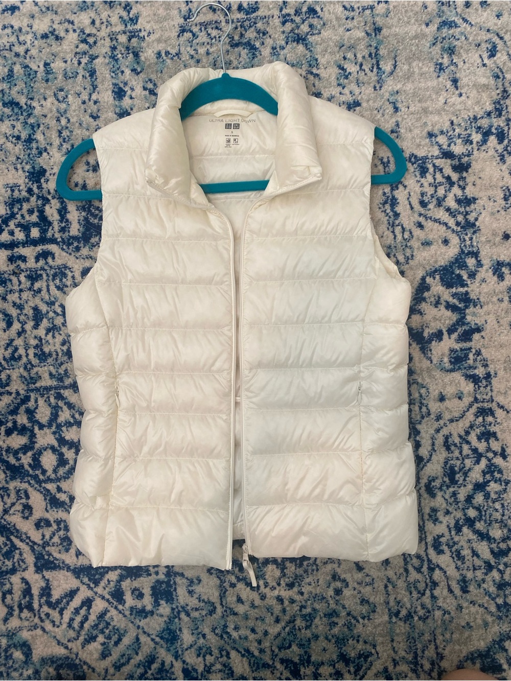 Uniqlo Lightweight White Quilted Puffer Vest - Women's